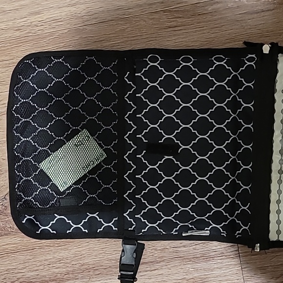 Portable changing pad - Picture 3 of 4